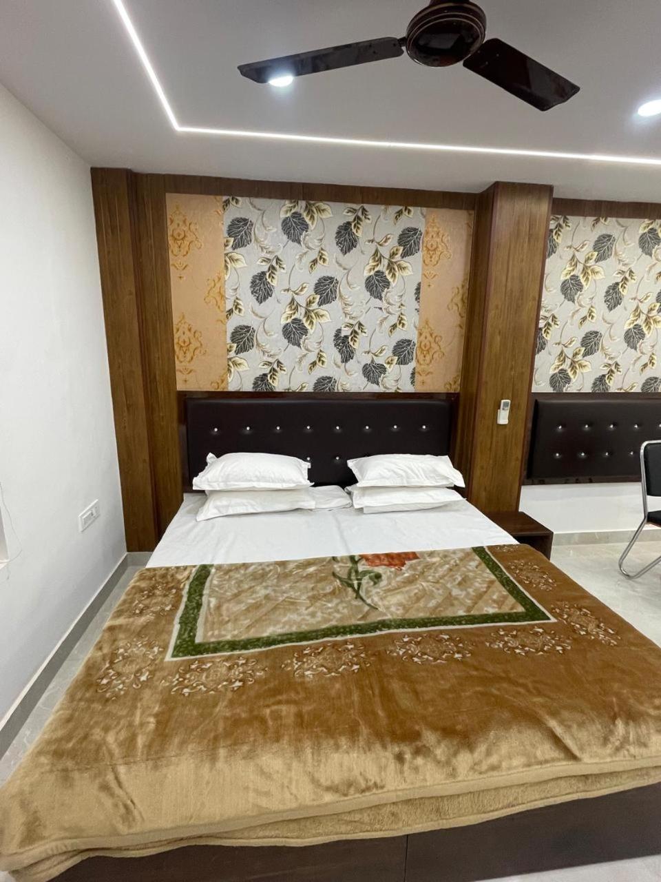 Kashi Imperial Bed and Breakfast Benares Buitenkant foto